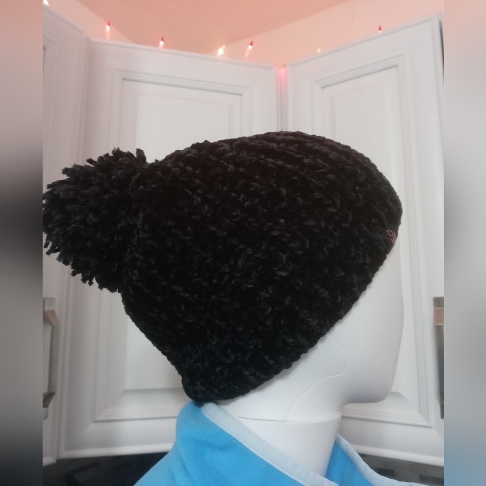 Cuddle Duds Black Super soft stretchy chunky knit beanie w large pompom OS